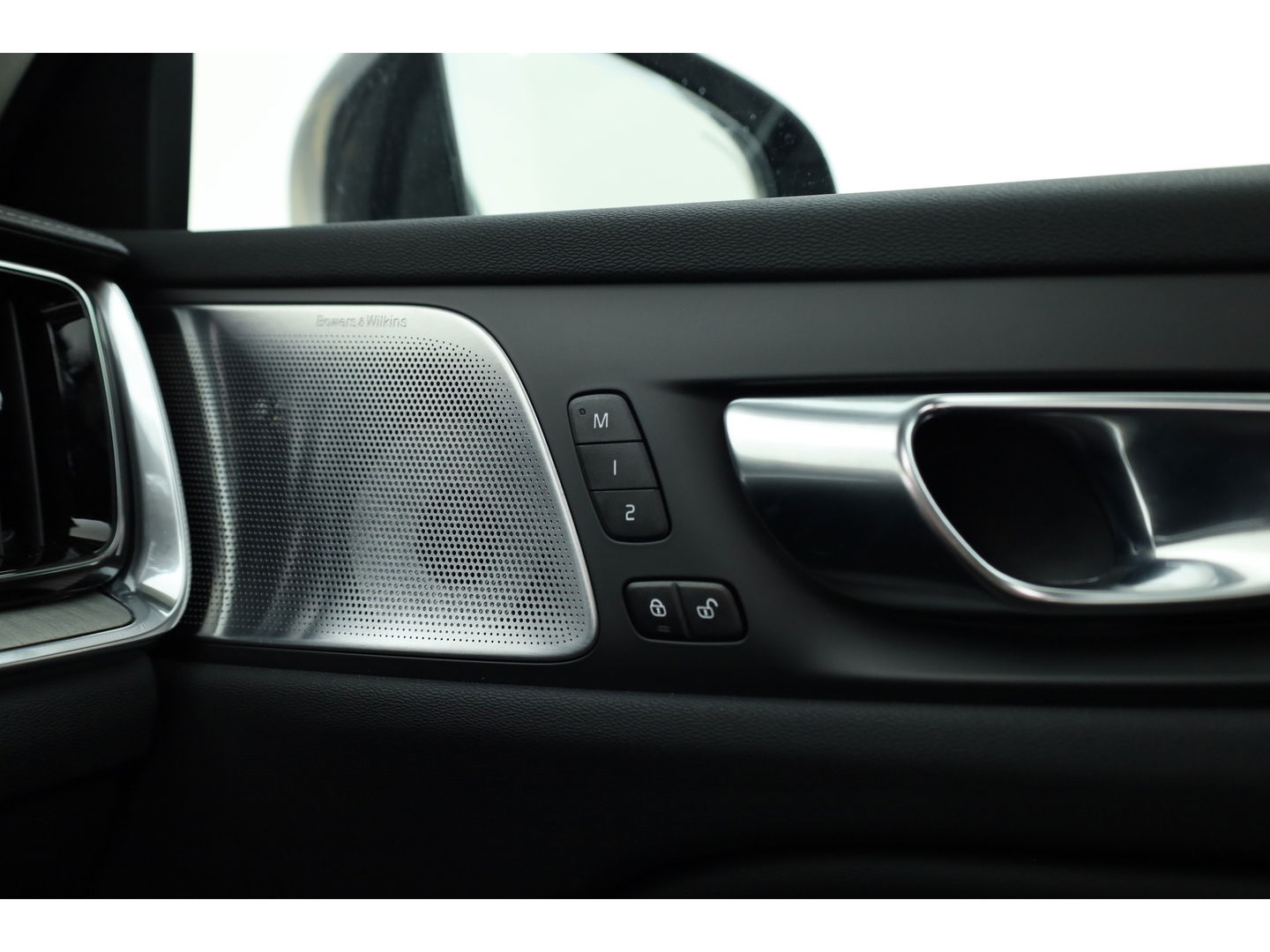 Volvo V60 2.0 T8 AWD Ultra Dark | Full Option |  Bowers & Wilkins | Massage | Trekhaak | HUD |