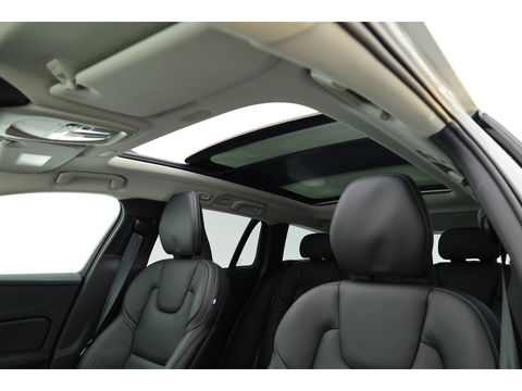 Volvo V60 2.0 T8 AWD Ultra Dark | Full Option |  Bowers & Wilkins | Massage | Trekhaak | HUD |