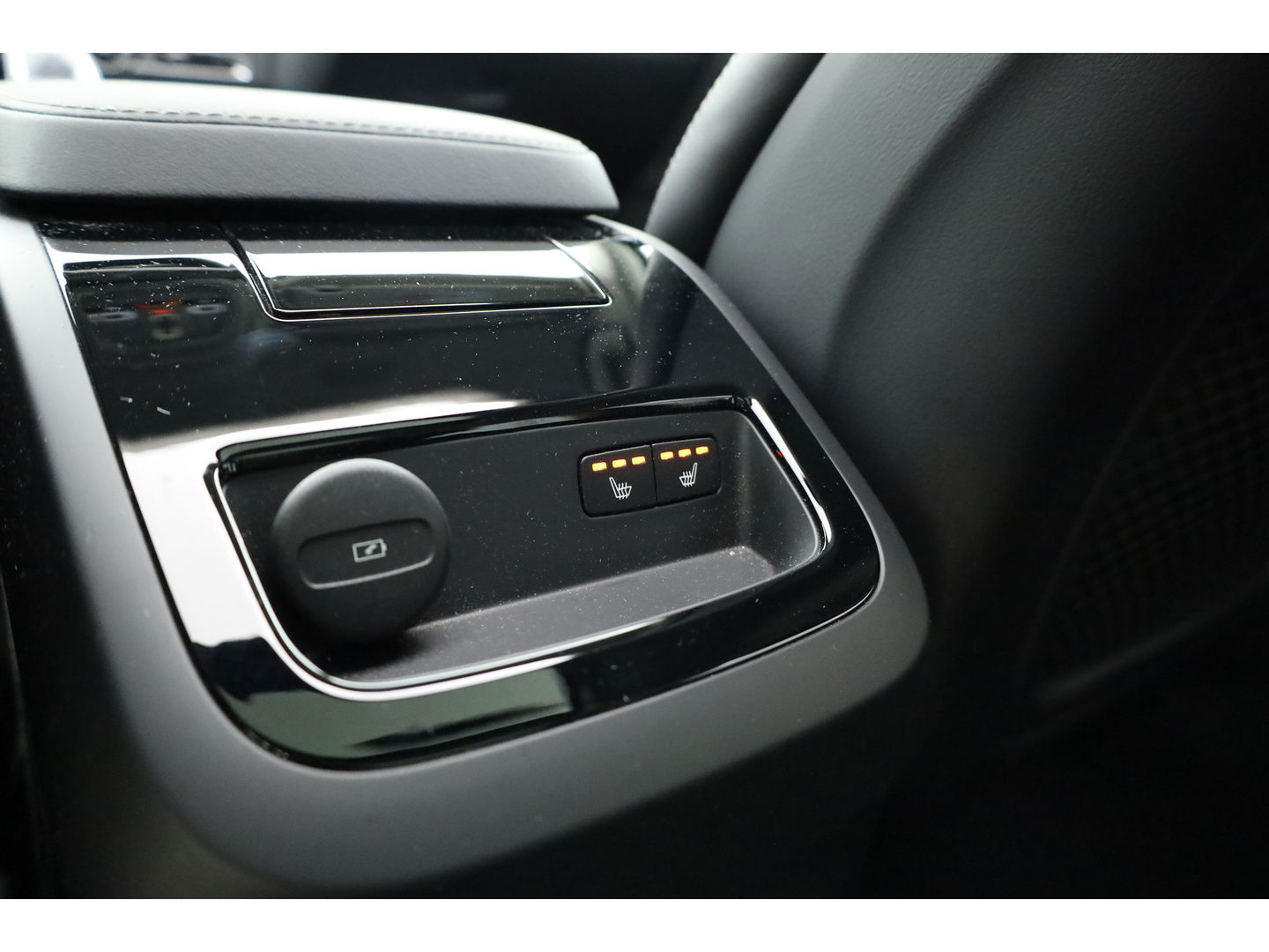 Volvo V60 2.0 T8 AWD Ultra Dark | Full Option |  Bowers & Wilkins | Massage | Trekhaak | HUD |