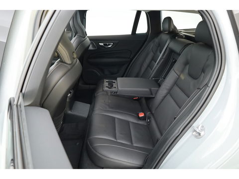 Volvo V60 2.0 T8 AWD Ultra Dark | Full Option |  Bowers & Wilkins | Massage | Trekhaak | HUD |