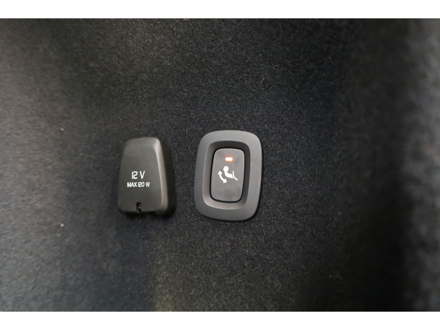 Volvo V60 2.0 T8 AWD Ultra Dark | Full Option |  Bowers & Wilkins | Massage | Trekhaak | HUD |