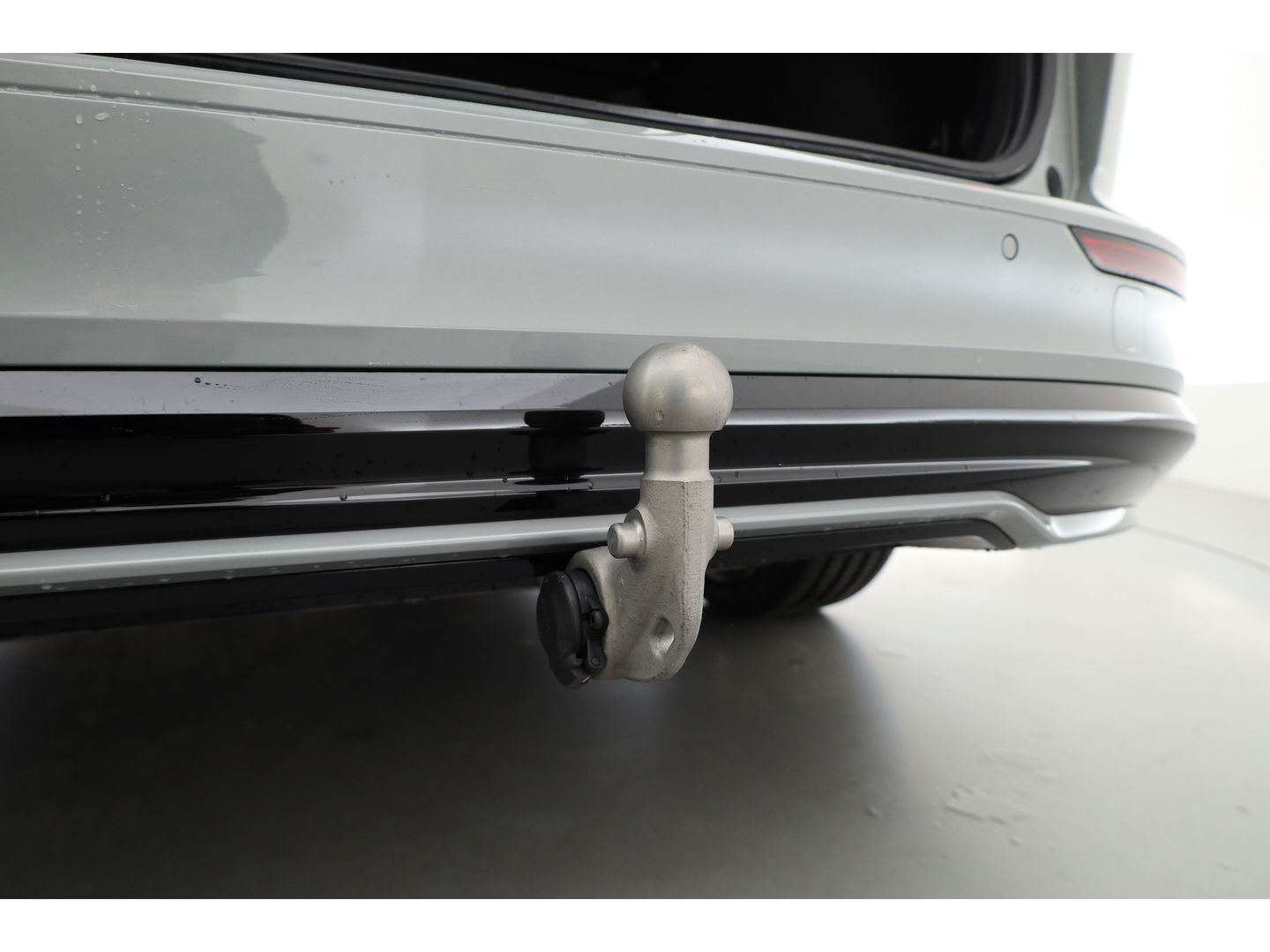 Volvo V60 2.0 T8 AWD Ultra Dark | Full Option |  Bowers & Wilkins | Massage | Trekhaak | HUD |