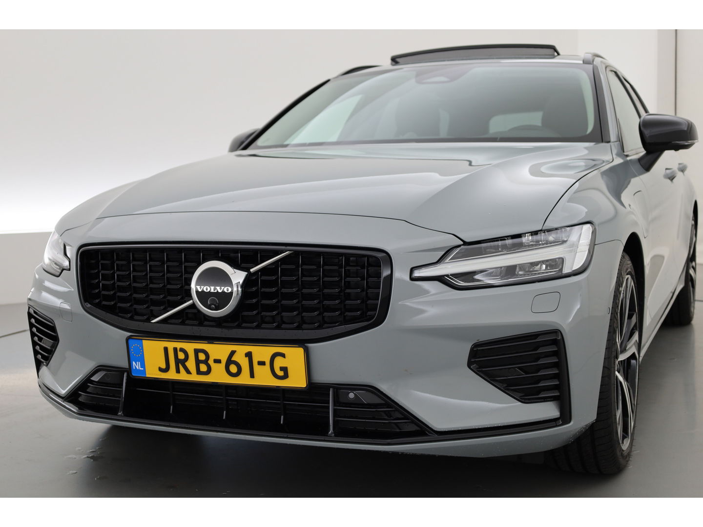 Volvo V60 2.0 T8 AWD Ultra Dark | Full Option |  Bowers & Wilkins | Massage | Trekhaak | HUD |