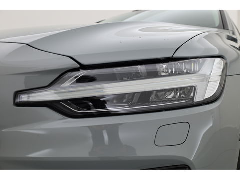 Volvo V60 2.0 T8 AWD Ultra Dark | Full Option |  Bowers & Wilkins | Massage | Trekhaak | HUD |