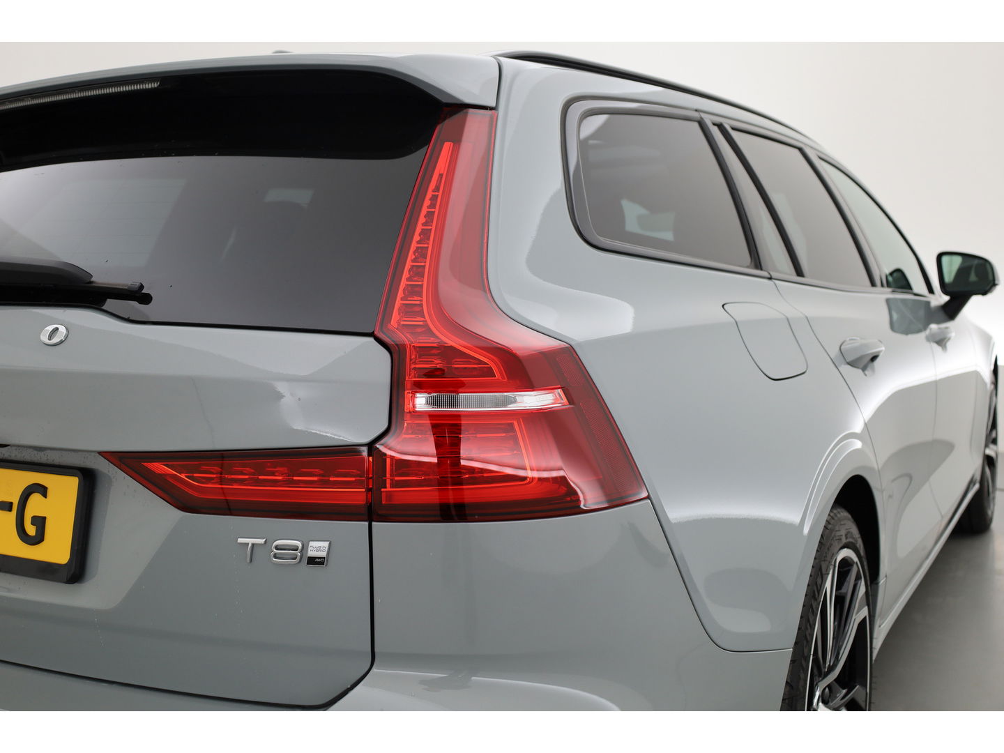Volvo V60 2.0 T8 AWD Ultra Dark | Full Option |  Bowers & Wilkins | Massage | Trekhaak | HUD |