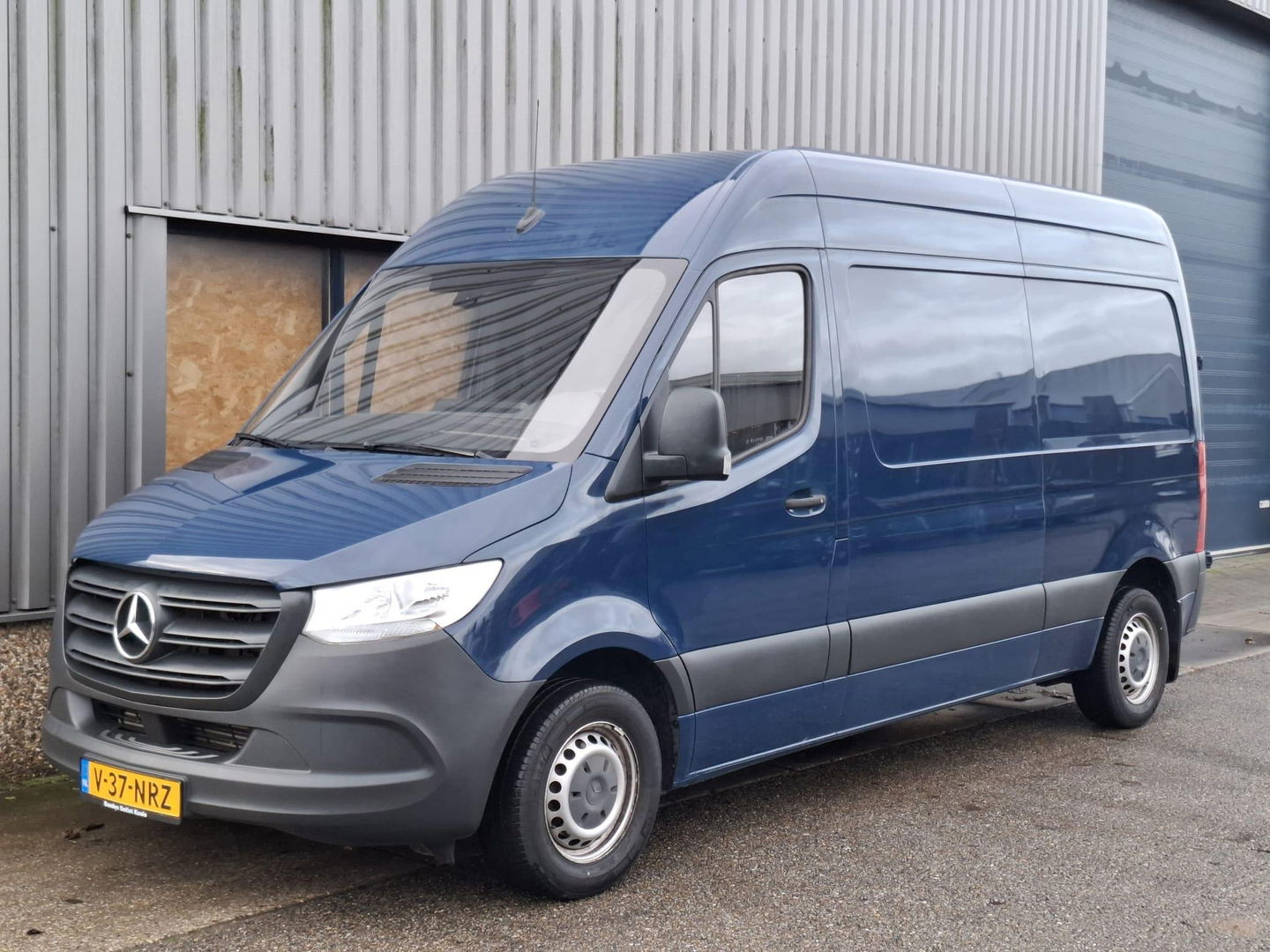 Mercedes-Benz Sprinter 311 CDI GB L2 FWD Functional 3.5T / AIRCO / CAMERA / 3 ZITS / DEALER ONDERHOUDEN / NAVI