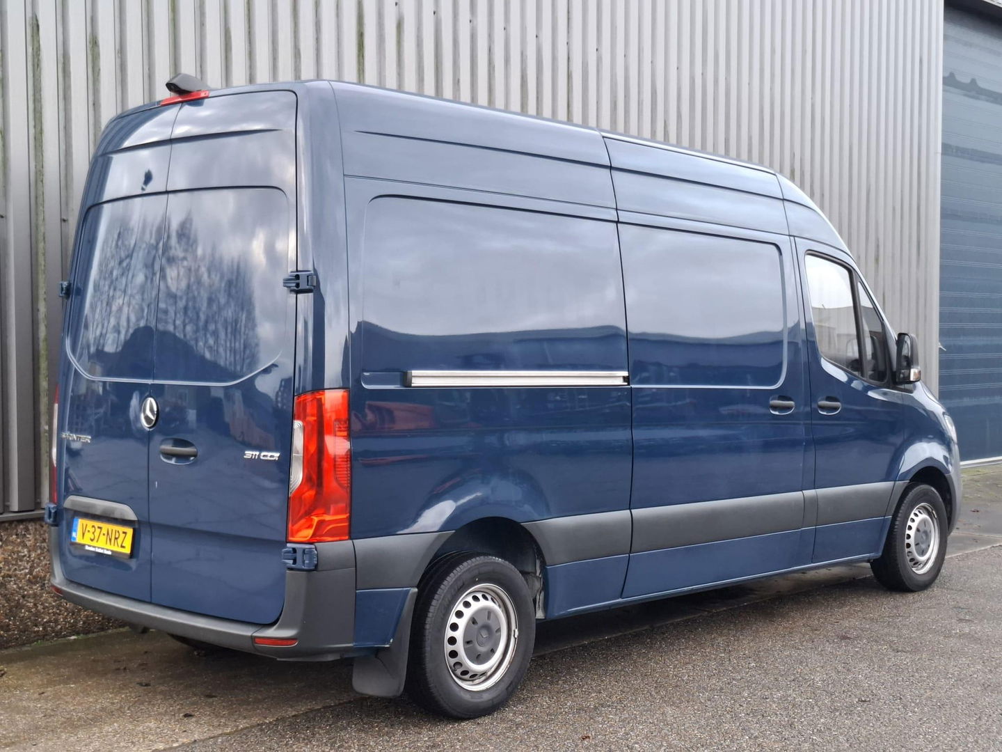 Mercedes-Benz Sprinter 311 CDI GB L2 FWD Functional 3.5T / AIRCO / CAMERA / 3 ZITS / DEALER ONDERHOUDEN / NAVI