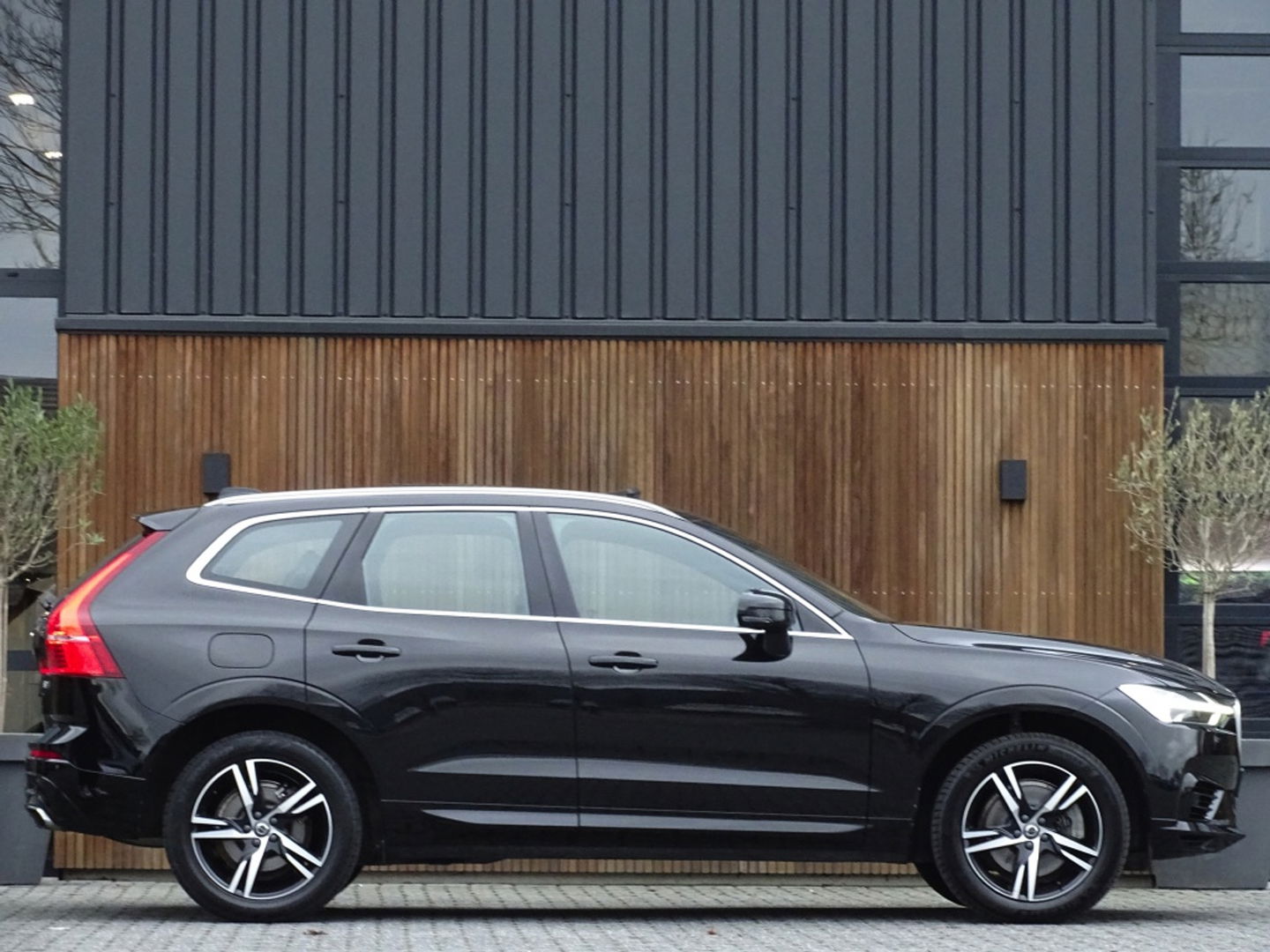 Volvo XC60 T8 408PK AWD / R-Design / LED