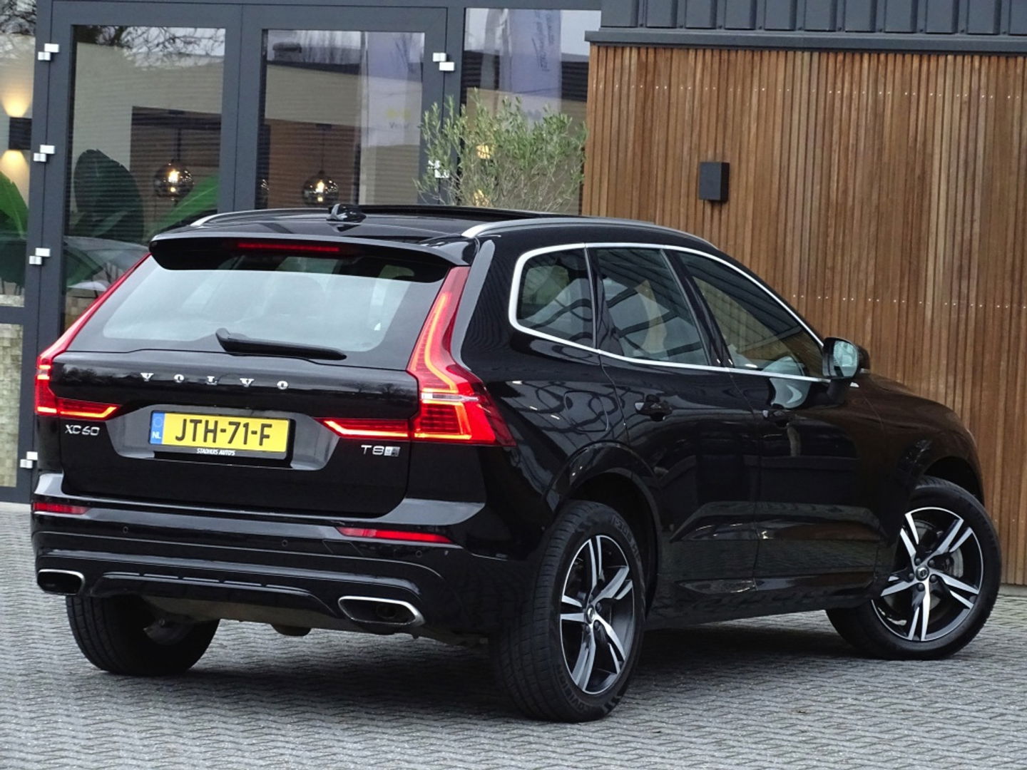 Volvo XC60 T8 408PK AWD / R-Design / LED