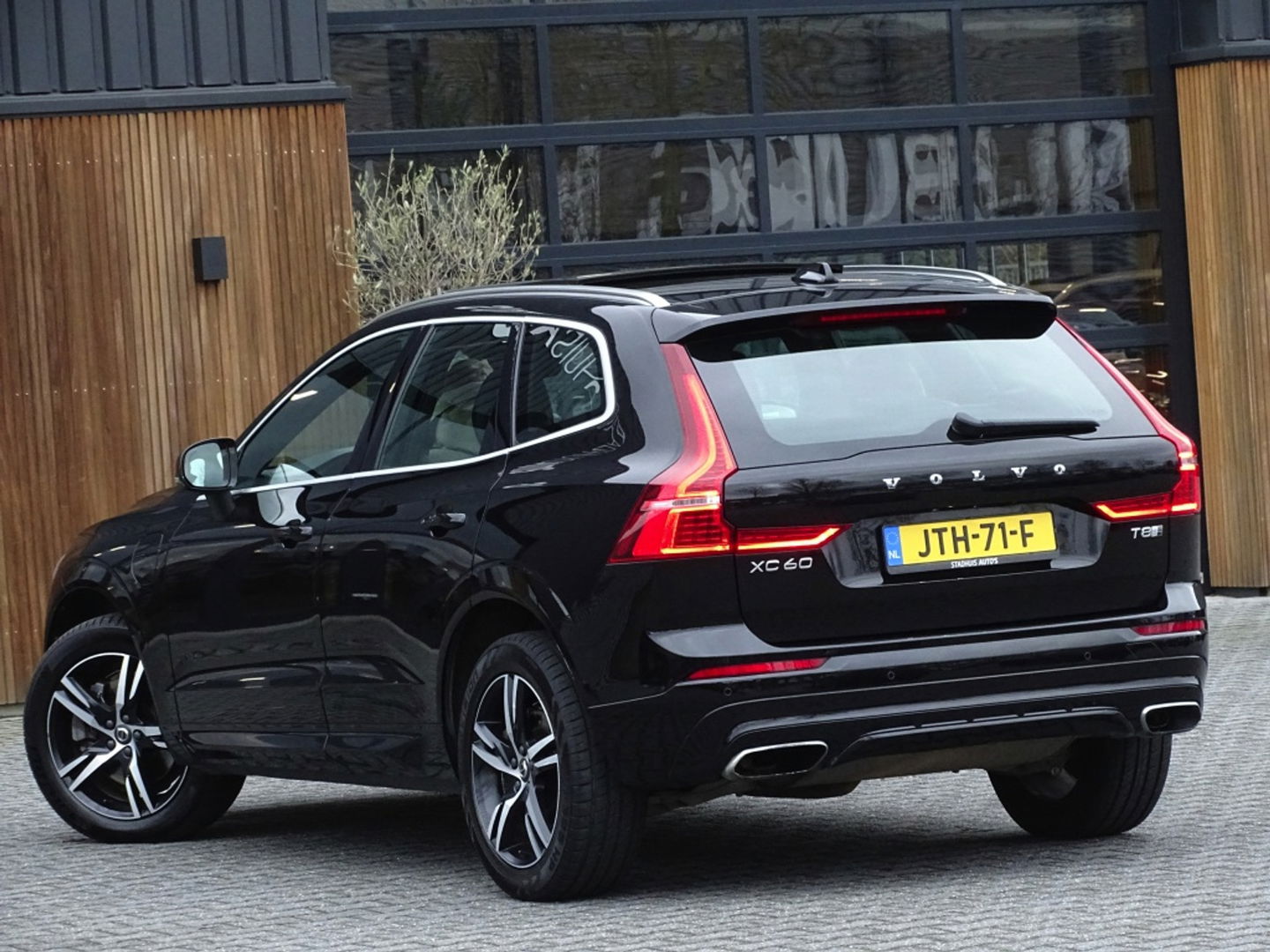 Volvo XC60 T8 408PK AWD / R-Design / LED