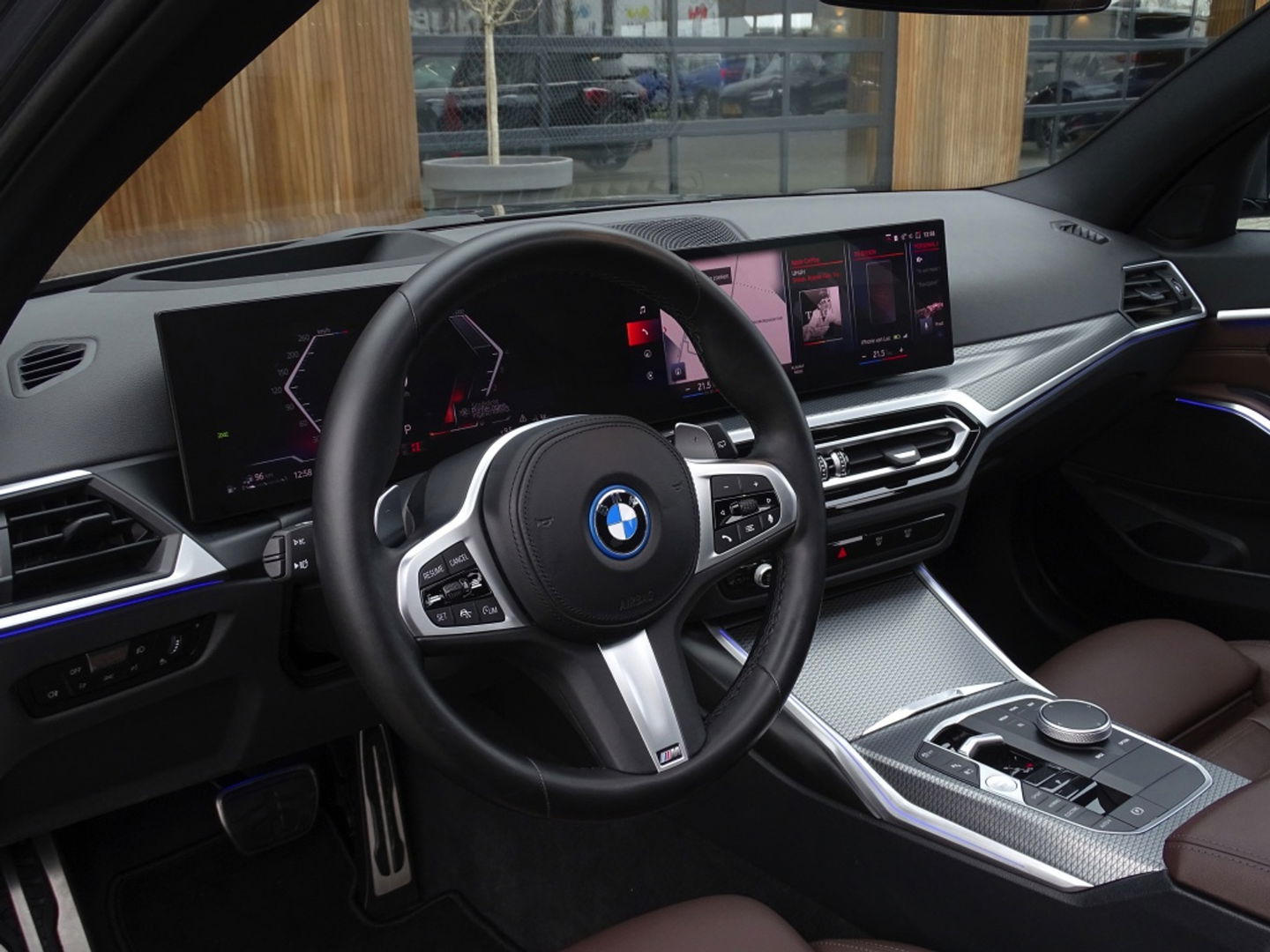 BMW 3 Serie Touring 330e 292PK / M-Sport / Individual / Laser / Harman Kardon / 2022