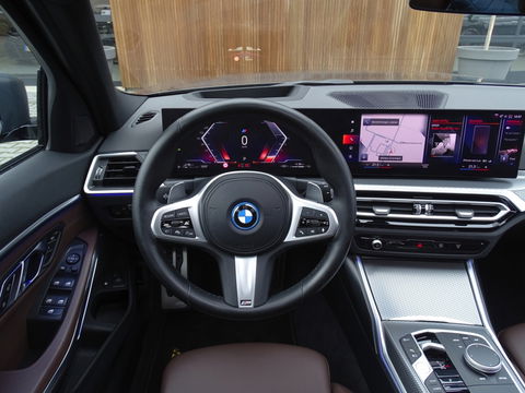BMW 3 Serie Touring 330e 292PK / M-Sport / Individual / Laser / Harman Kardon / 2022