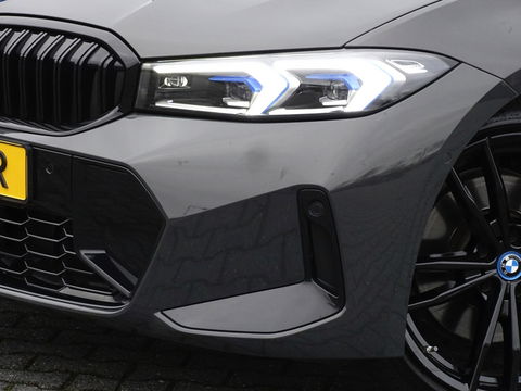 BMW 3 Serie Touring 330e 292PK / M-Sport / Individual / Laser / Harman Kardon / 2022