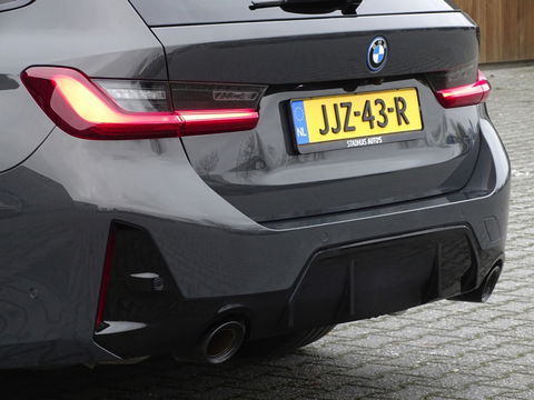BMW 3 Serie Touring 330e 292PK / M-Sport / Individual / Laser / Harman Kardon / 2022