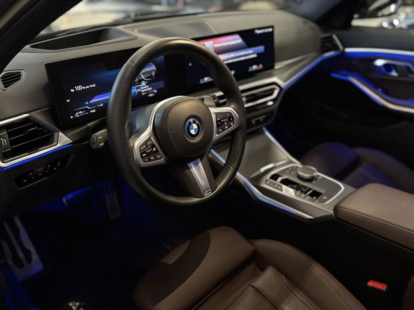 BMW 3 Serie Touring 330e 292PK / M-Sport / Individual / Laser / Harman Kardon / 2022