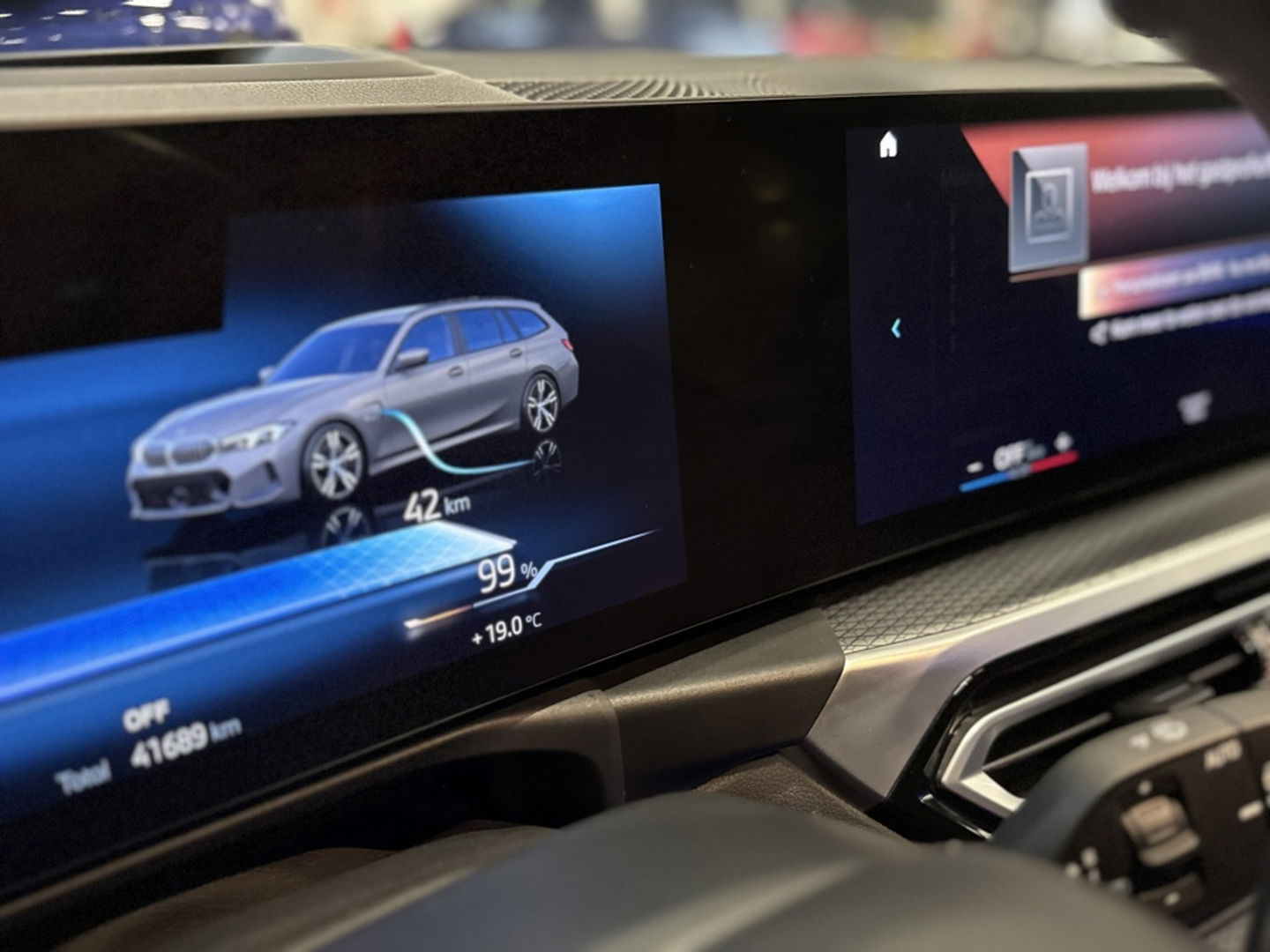 BMW 3 Serie Touring 330e 292PK / M-Sport / Individual / Laser / Harman Kardon / 2022