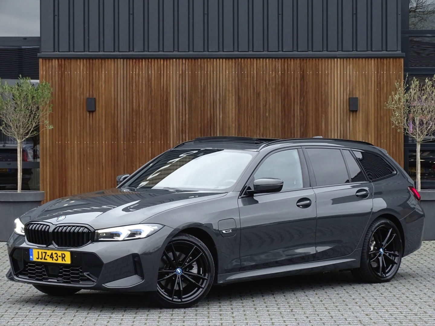 BMW 3 Serie Touring 330e 292PK / M-Sport / Individual / Laser / Harman Kardon / 2022