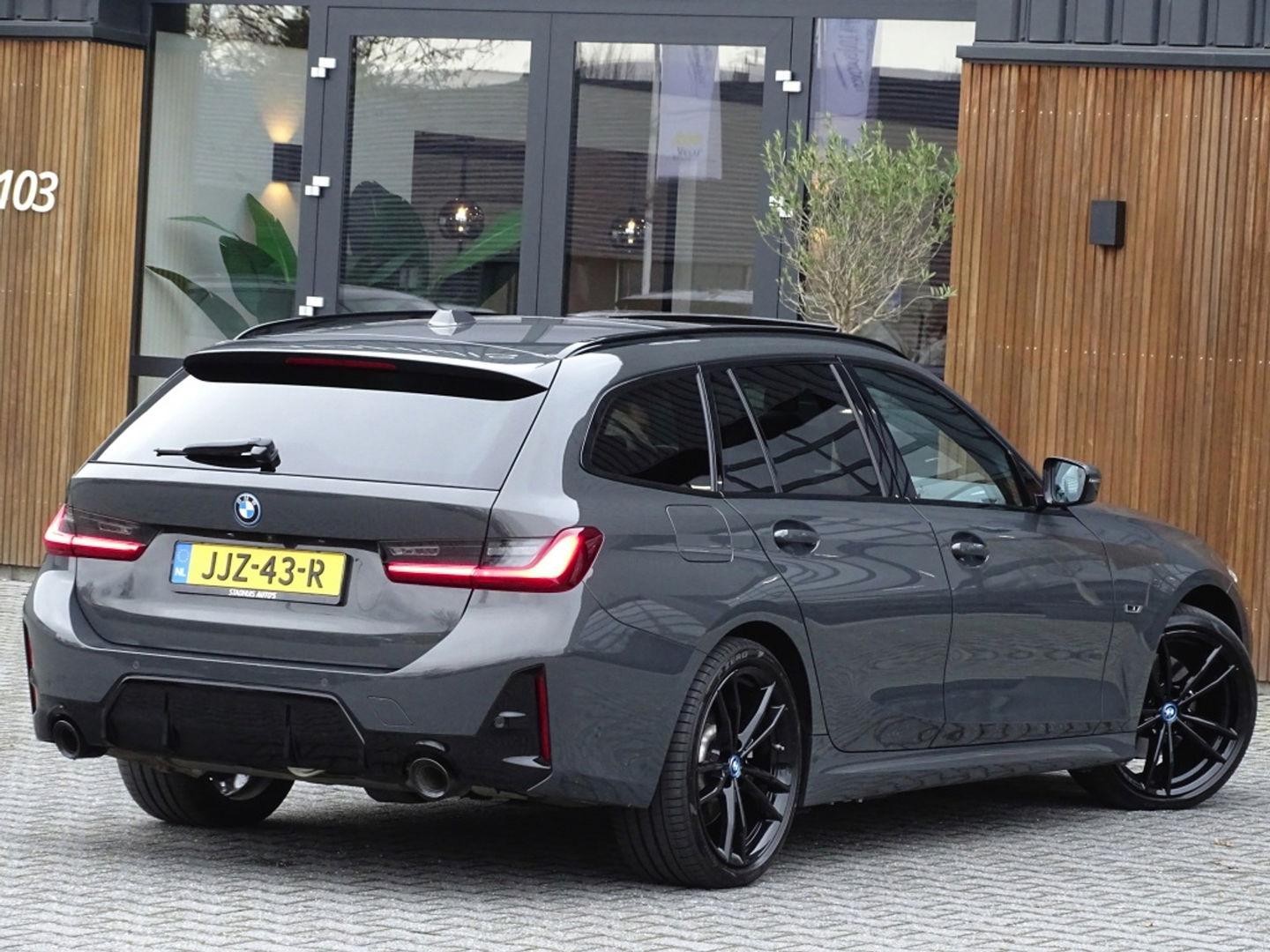 BMW 3 Serie Touring 330e 292PK / M-Sport / Individual / Laser / Harman Kardon / 2022