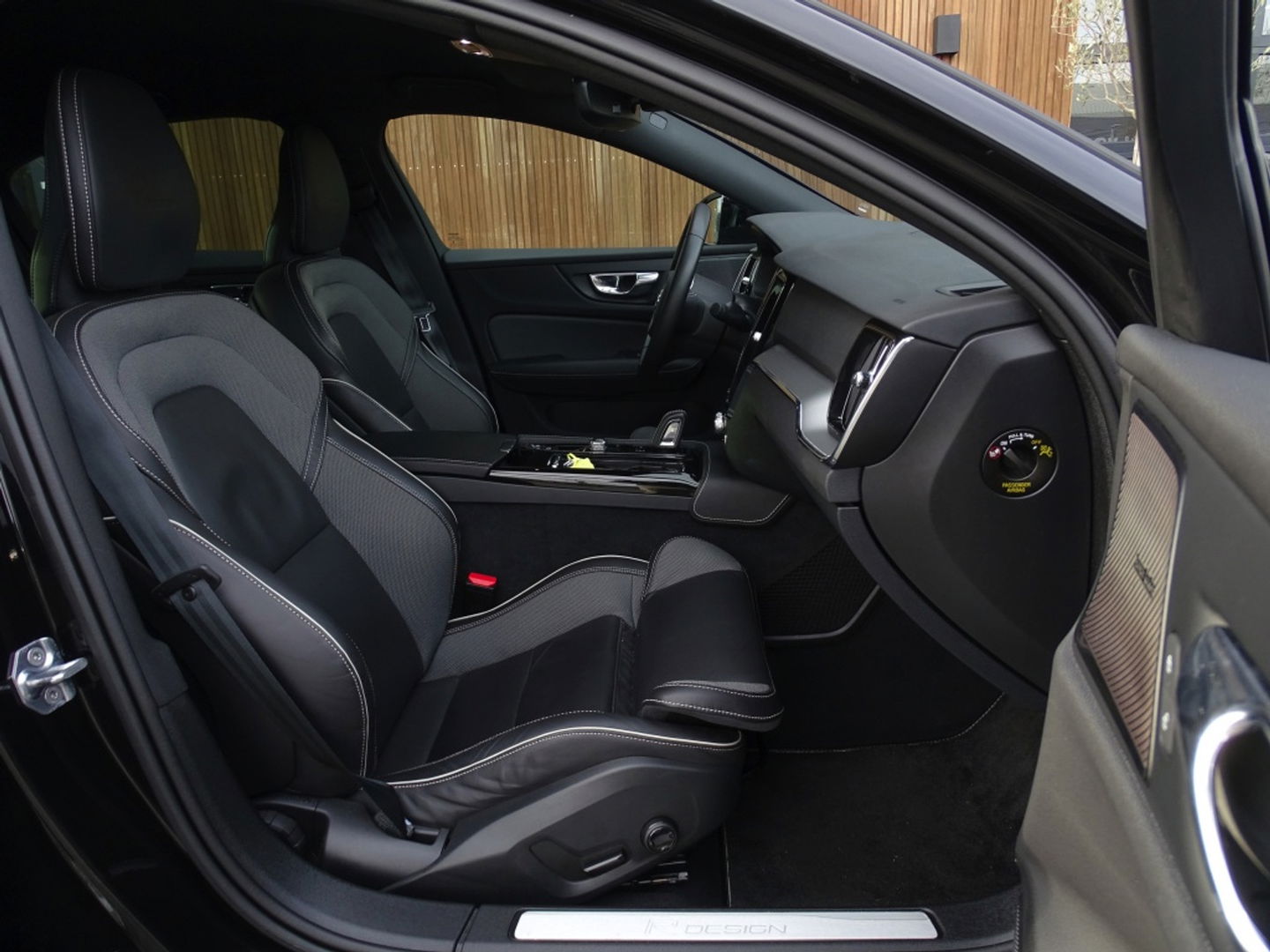 Volvo S60 T8 392PK AWD / R-design / ACC / Harman Kardon / LED