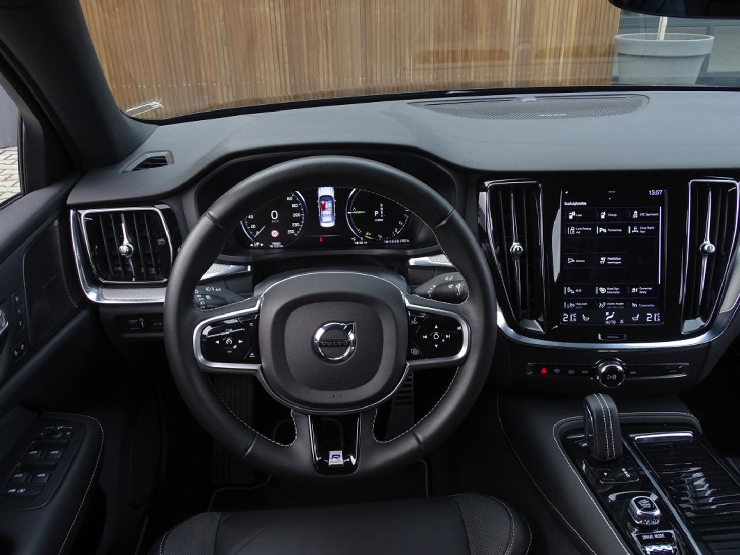 Volvo S60 T8 392PK AWD / R-design / ACC / Harman Kardon / LED