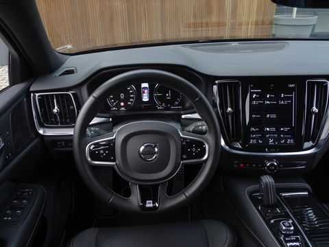 Volvo S60 T8 392PK AWD / R-design / ACC / Harman Kardon / LED