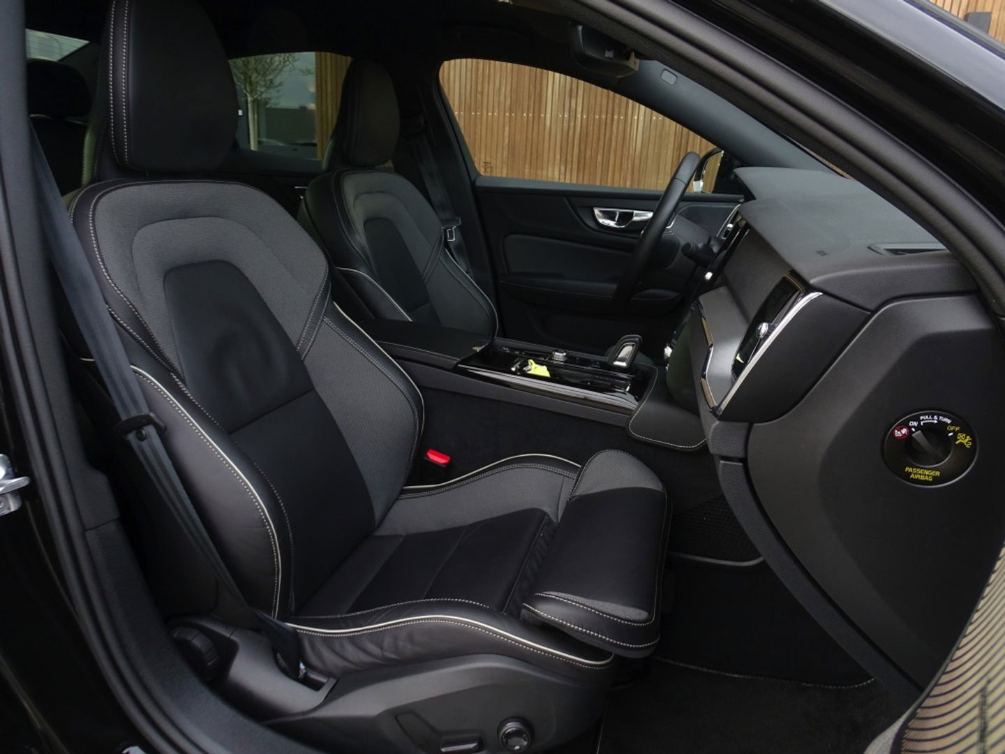 Volvo S60 T8 392PK AWD / R-design / ACC / Harman Kardon / LED