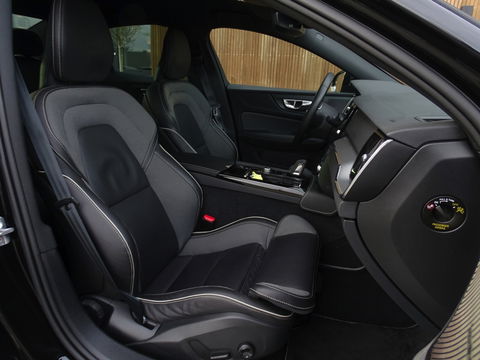 Volvo S60 T8 392PK AWD / R-design / ACC / Harman Kardon / LED