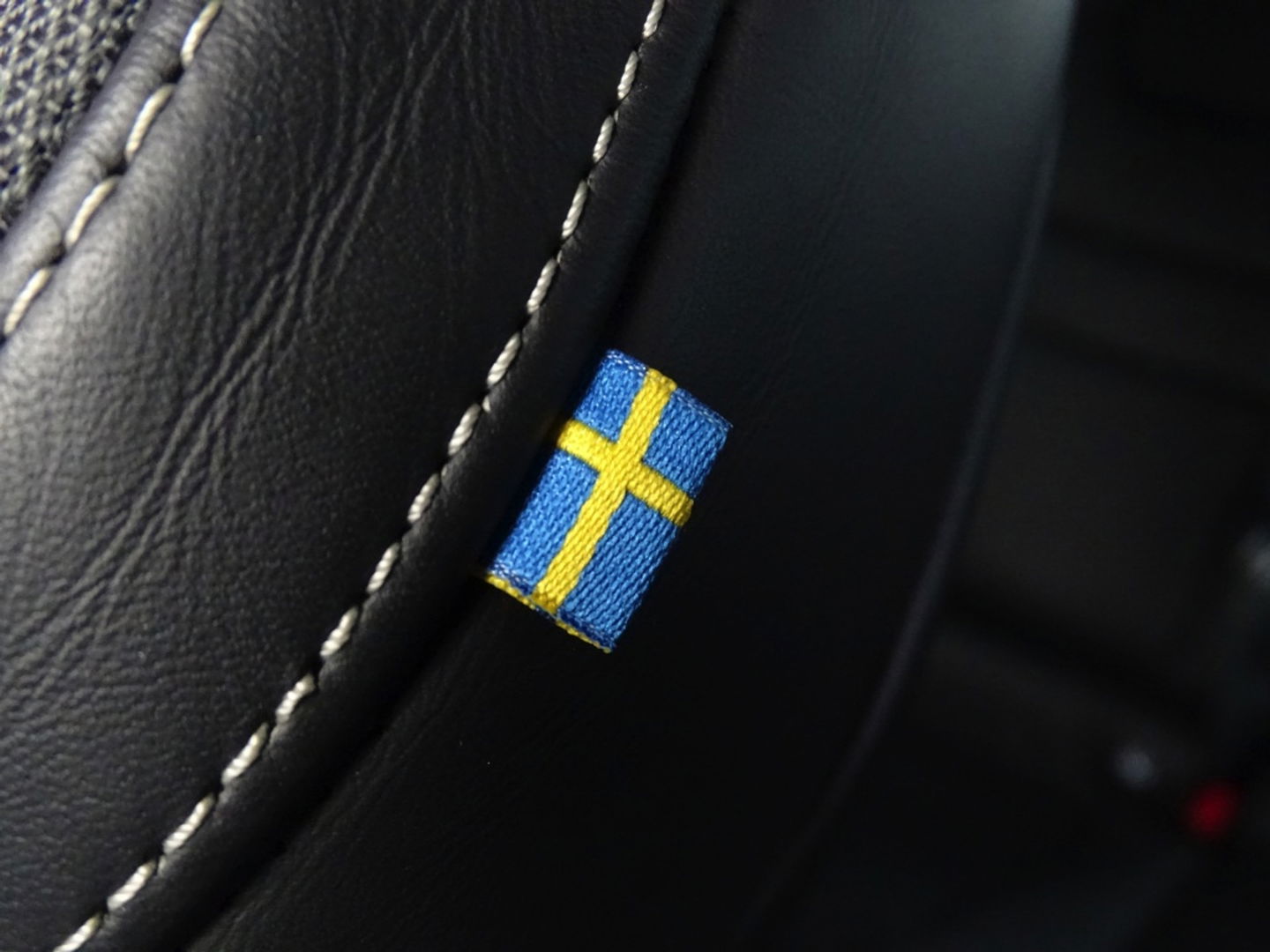 Volvo S60 T8 392PK AWD / R-design / ACC / Harman Kardon / LED