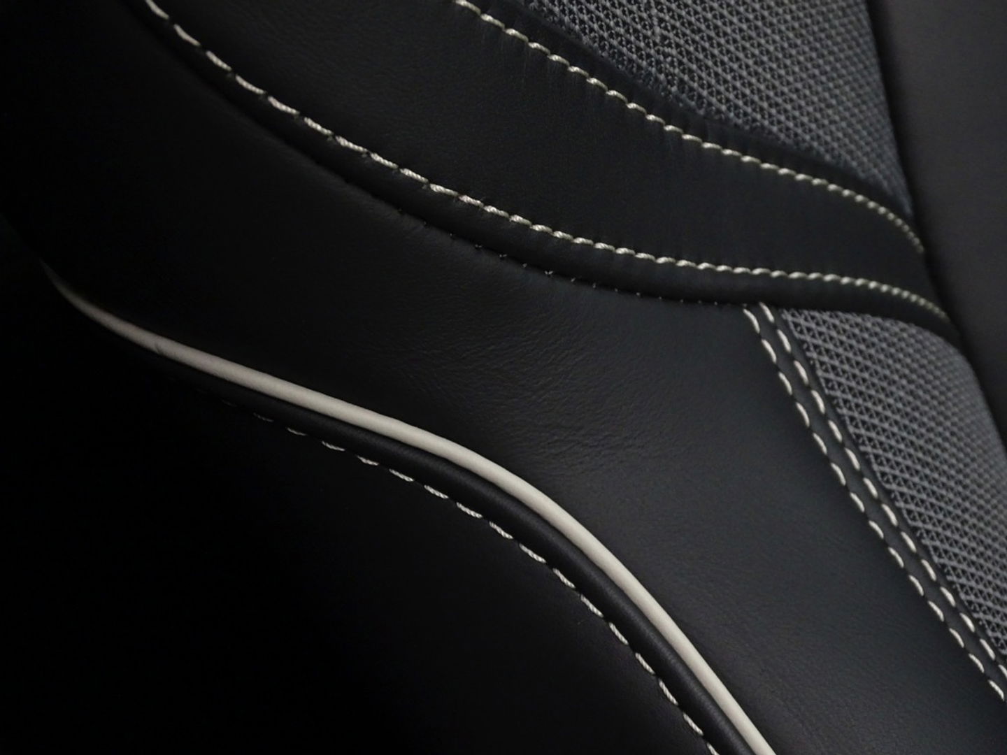 Volvo S60 T8 392PK AWD / R-design / ACC / Harman Kardon / LED