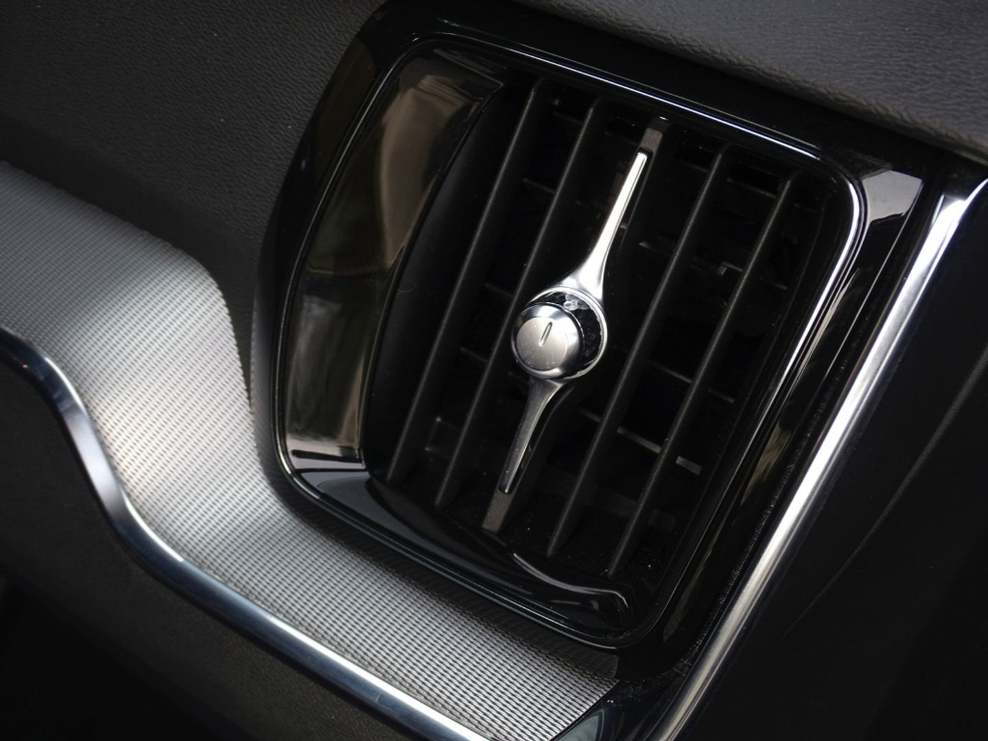 Volvo S60 T8 392PK AWD / R-design / ACC / Harman Kardon / LED