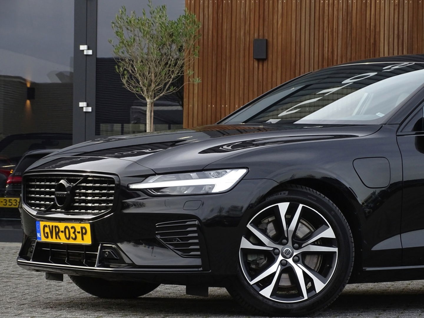 Volvo S60 T8 392PK AWD / R-design / ACC / Harman Kardon / LED