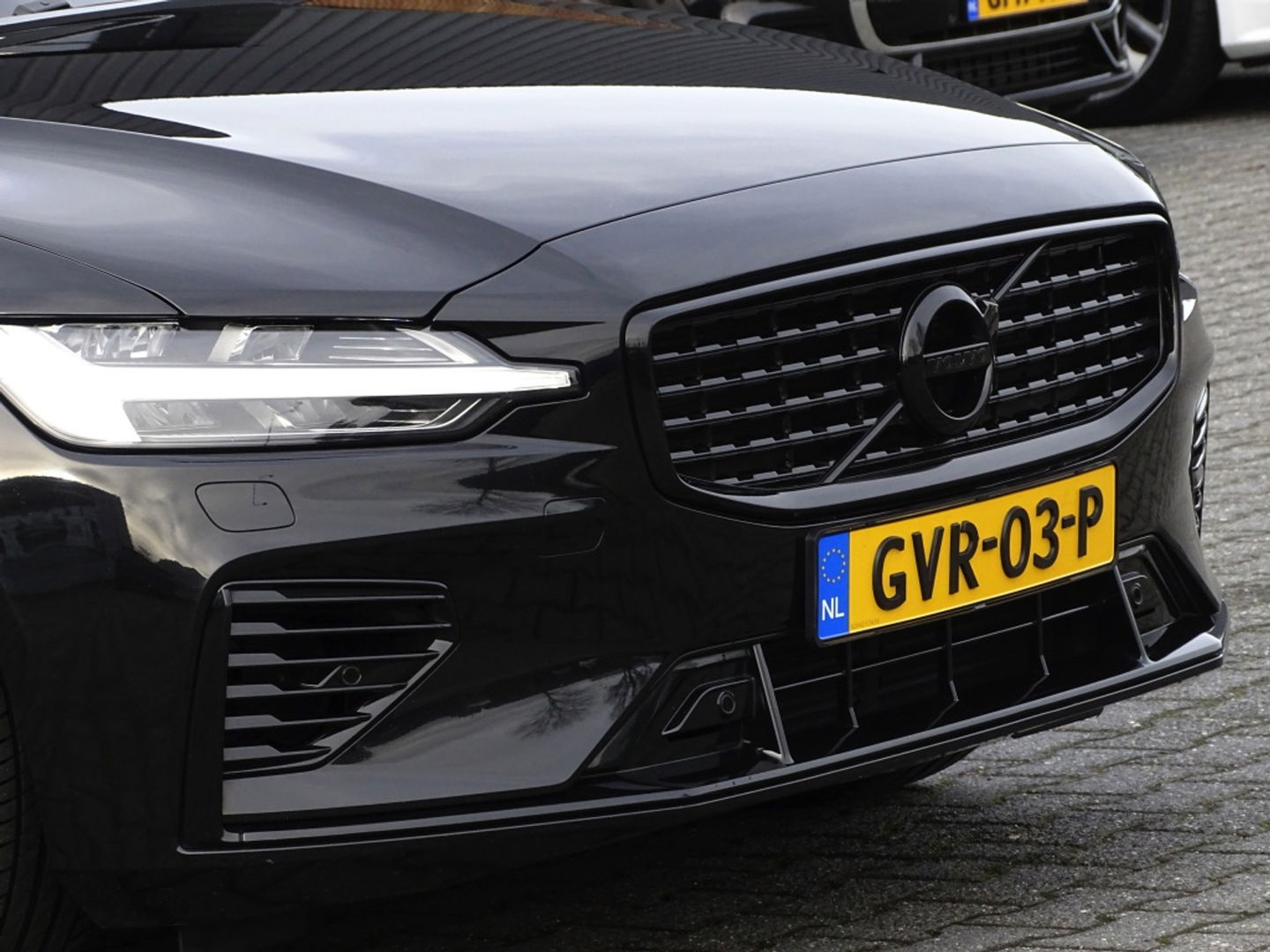 Volvo S60 T8 392PK AWD / R-design / ACC / Harman Kardon / LED