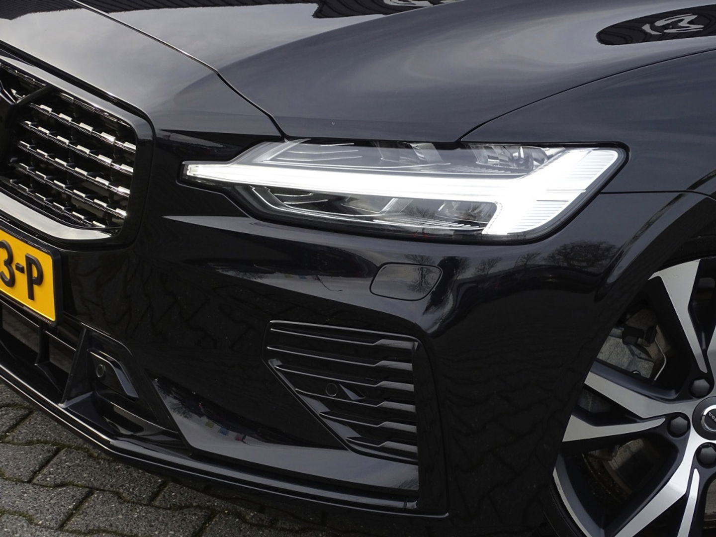 Volvo S60 T8 392PK AWD / R-design / ACC / Harman Kardon / LED