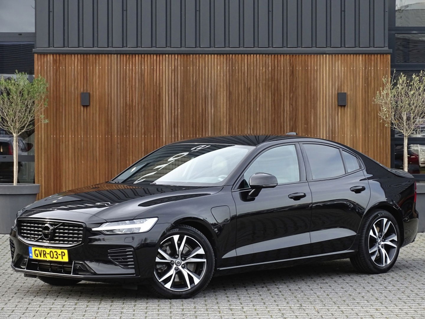 Volvo S60 T8 392PK AWD / R-design / ACC / Harman Kardon / LED