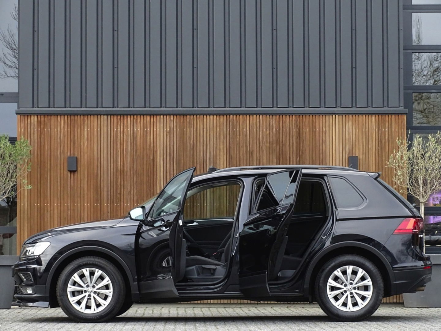 Volkswagen Tiguan 1.5 TSI 150PK DSG-automaat / panoramadak / ACC / LED / *NAP*