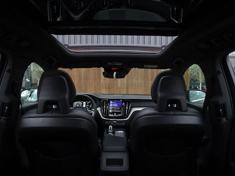 Volvo XC60 T8 408PK AWD / R-Design / LED