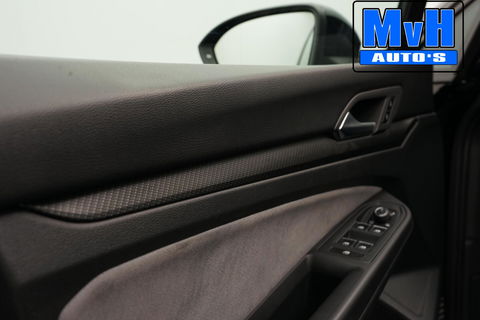 Volkswagen Golf 1.5 eTSI R-Line|SPORTSTOEL|LUXE|LED|