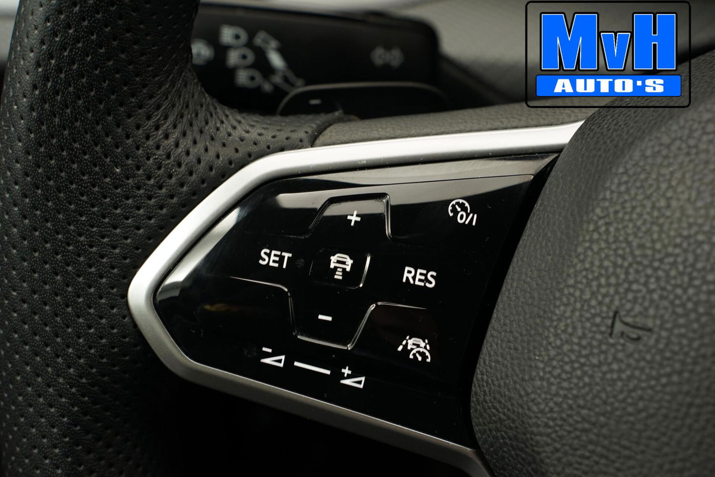 Volkswagen Golf 1.5 eTSI R-Line|SPORTSTOEL|LUXE|LED|