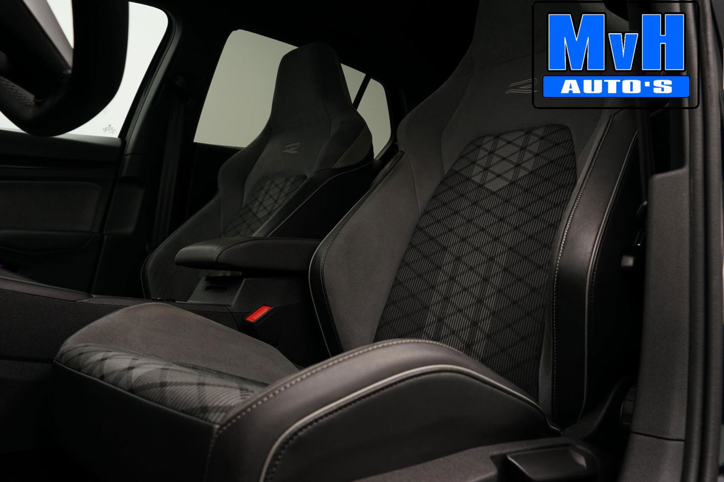 Volkswagen Golf 1.5 eTSI R-Line|SPORTSTOEL|LUXE|LED|