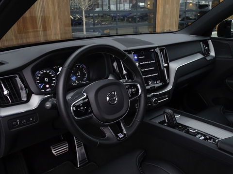 Volvo XC60 T8 392PK automaat AWD / R-Design / 360° *NAP*