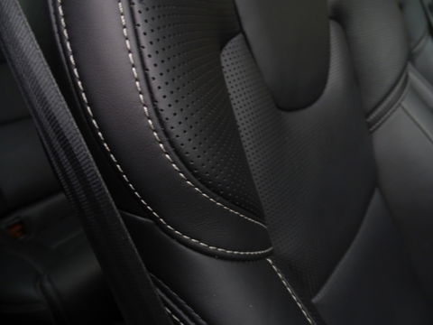 Volvo XC60 T8 392PK automaat AWD / R-Design / 360° *NAP*