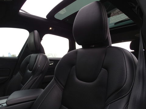 Volvo XC60 T8 392PK automaat AWD / R-Design / 360° *NAP*