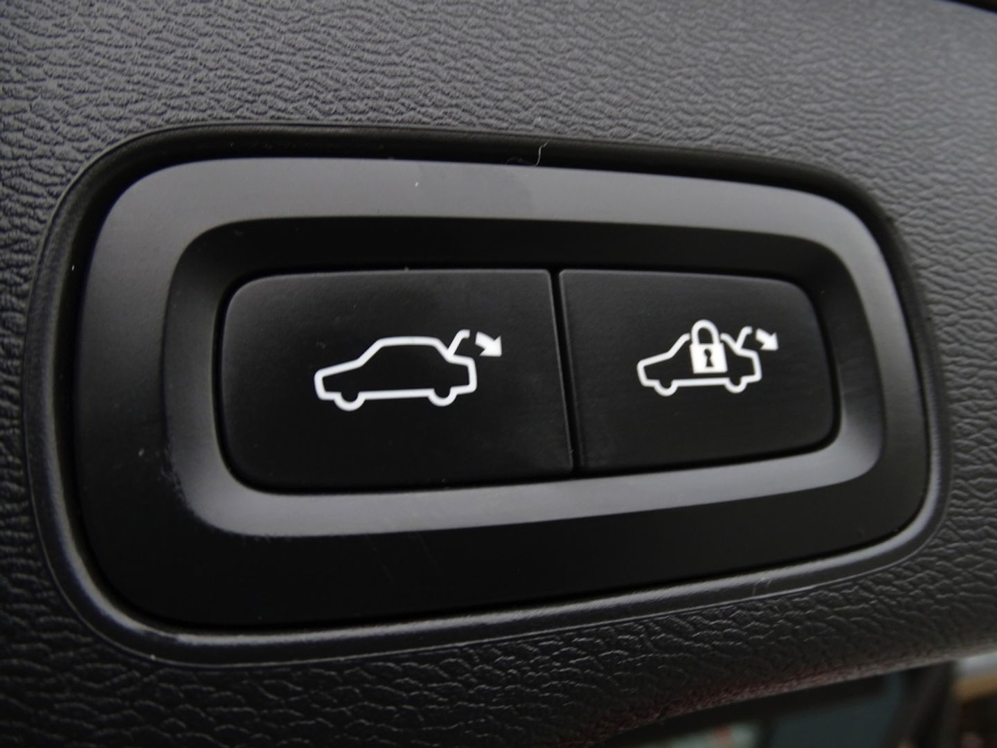 Volvo XC60 T8 392PK automaat AWD / R-Design / 360° *NAP*