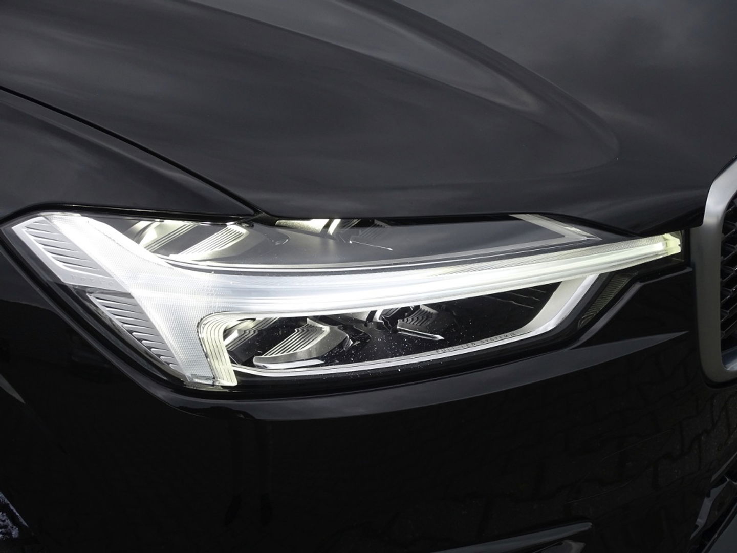 Volvo XC60 T8 392PK automaat AWD / R-Design / 360° *NAP*