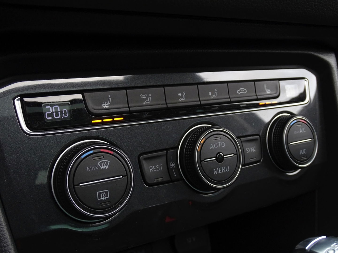 Volkswagen Tiguan 1.5 TSI 150PK DSG-automaat / panoramadak / ACC / LED / *NAP*