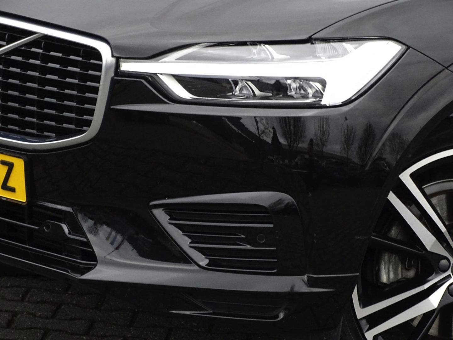 Volvo XC60 T8 392PK automaat AWD / R-Design / 360° *NAP*