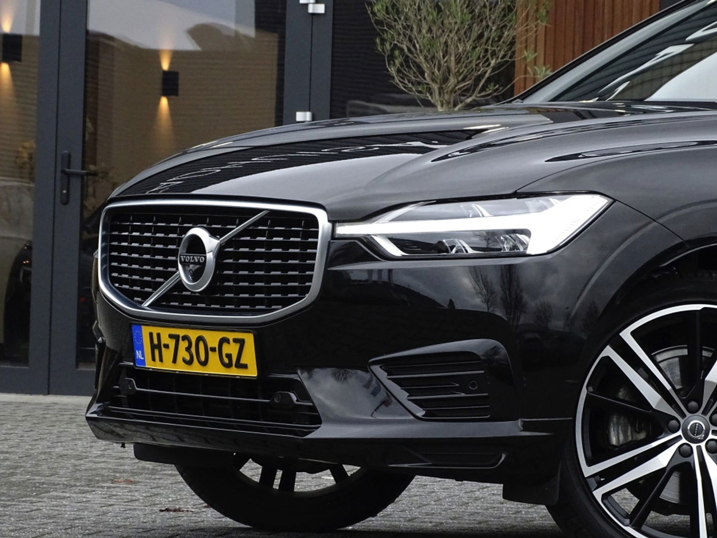 Volvo XC60 T8 392PK automaat AWD / R-Design / 360° *NAP*