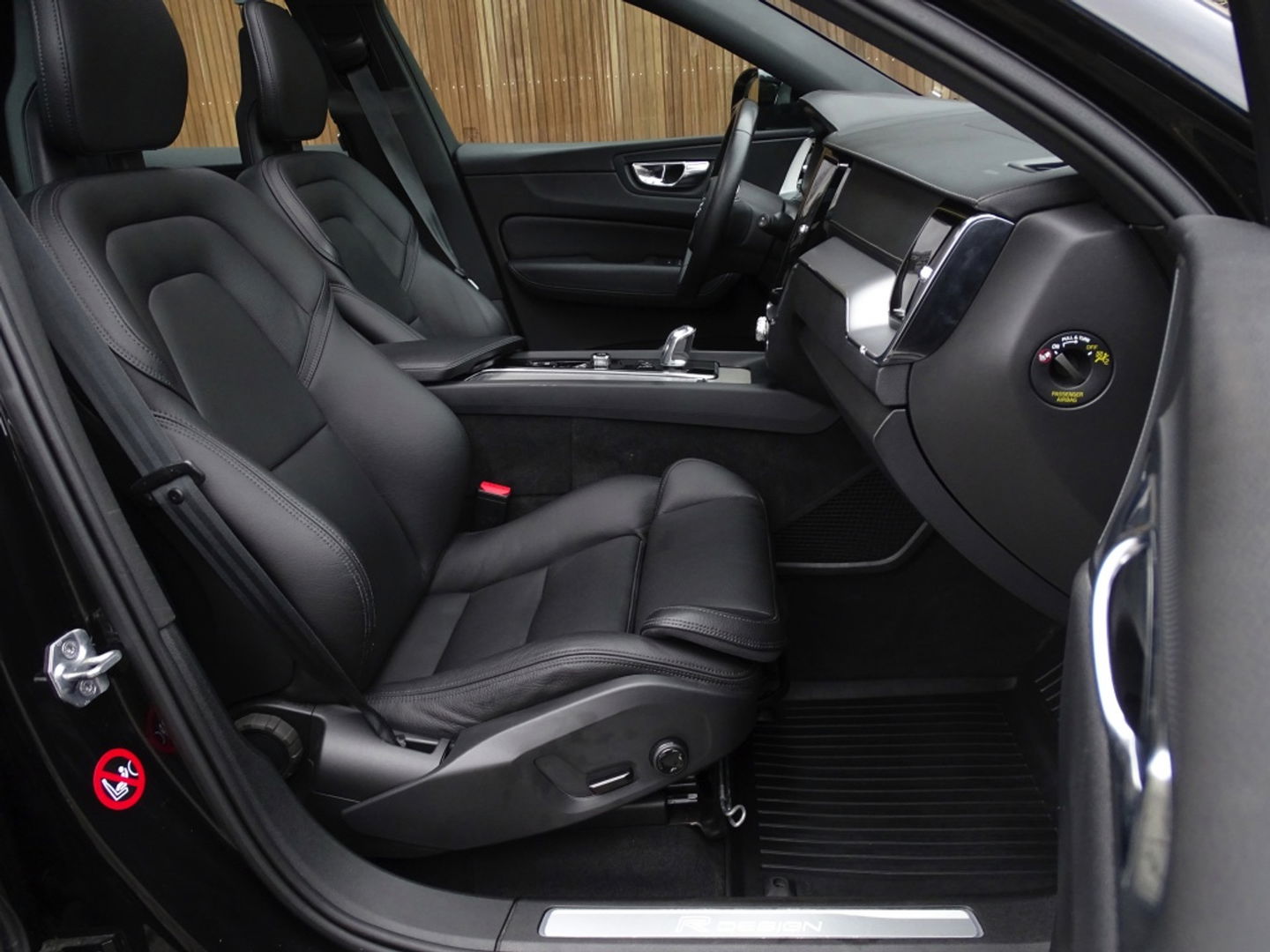 Volvo XC60 T8 408PK AWD / R-Design / LED