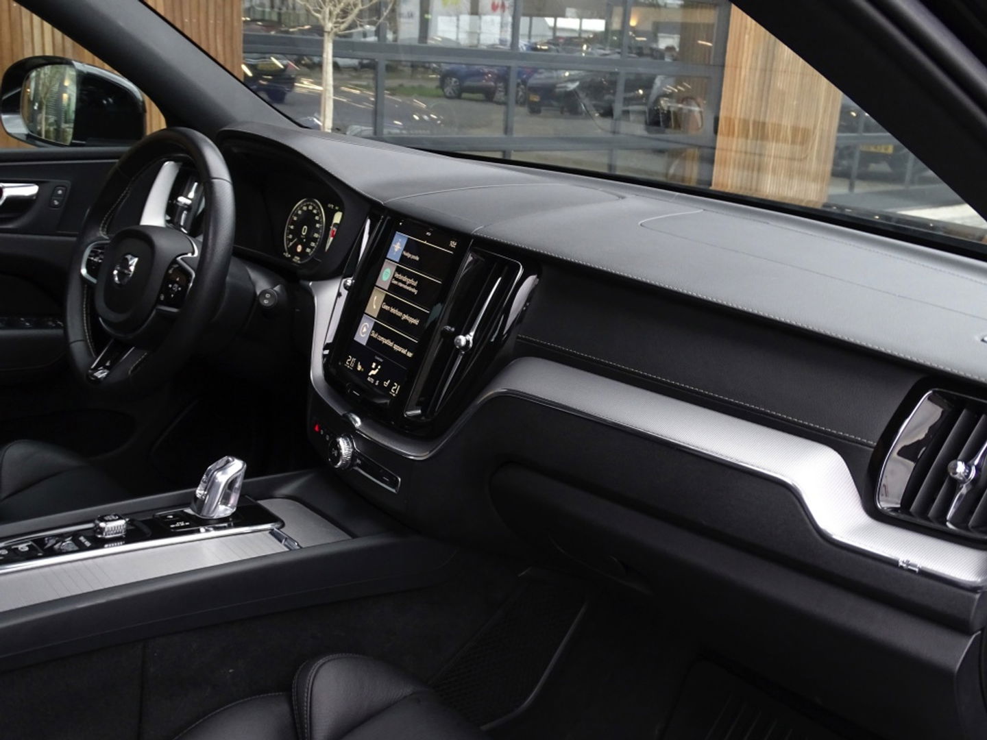 Volvo XC60 T8 408PK AWD / R-Design / LED