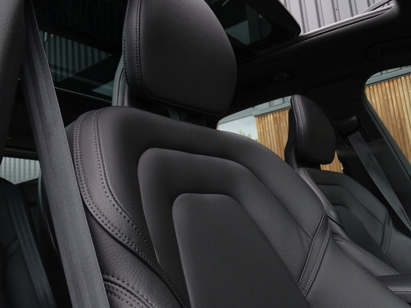 Volvo XC60 T8 408PK AWD / R-Design / LED